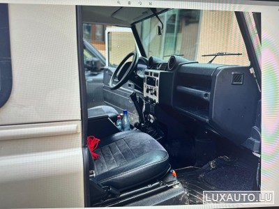 Land-Rover Defender