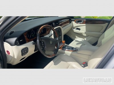 Jaguar XJ8