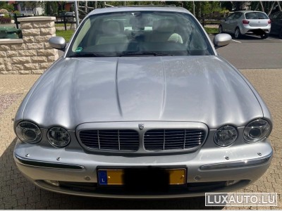 Jaguar XJ8
