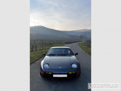 Porsche 928