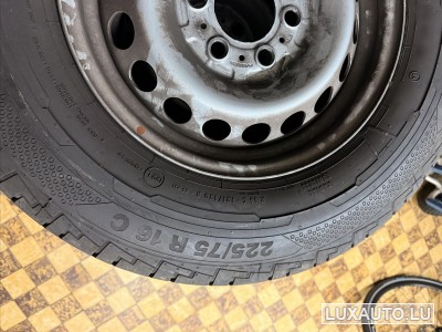 Jantes em aço + Pneus 16"