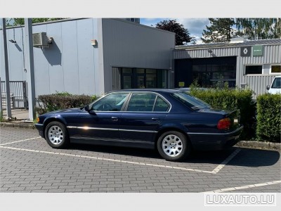 BMW 728