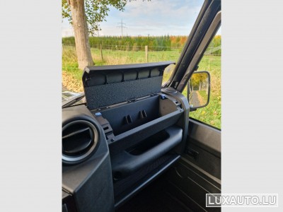 Land-Rover Defender