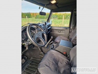 Land-Rover Defender