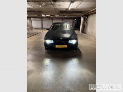 BMW 523