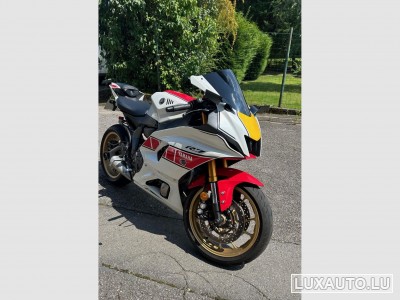 Yamaha R7
