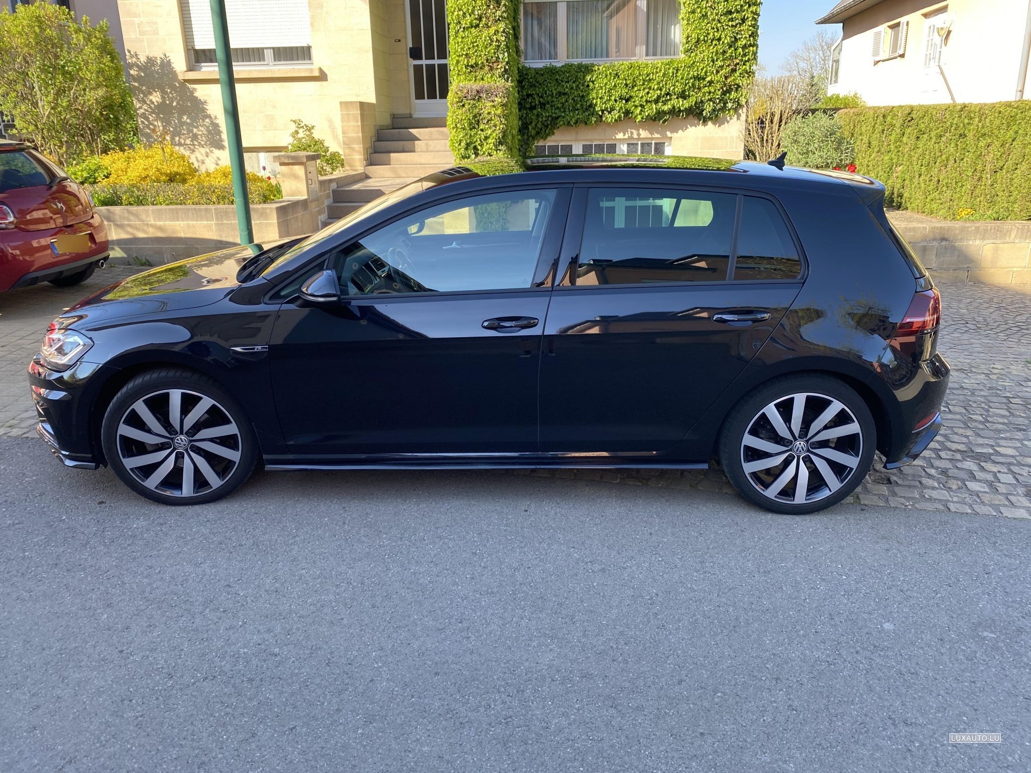 VW Golf 1 5 TSi R Line DSG Schwarz Benzin Und Automatik 49 700 Km vw-golf-1-5-tsi-r-line-dsg-schwarz-benzin-und-automatik-49-700-km