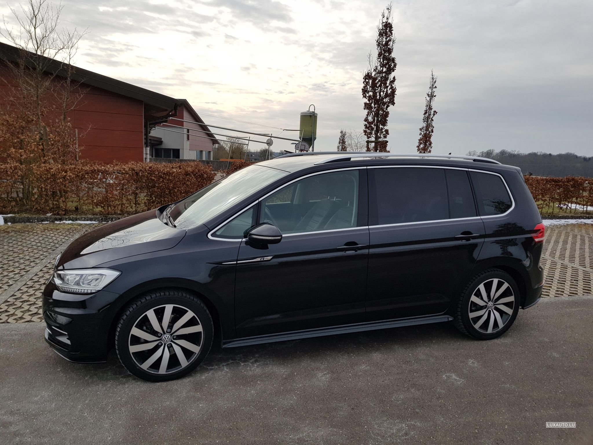 VW Touran Highline R-Line Noir d'occasion, moteur Diesel et boite ...