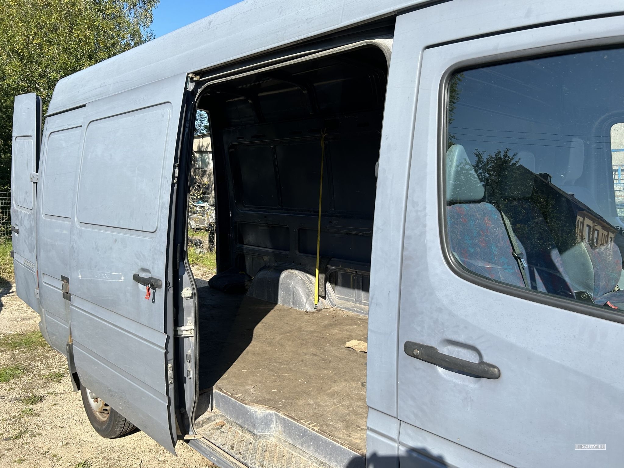 Mercedes Sprinter 208D Gris foncé d'occasion, moteur Diesel et boite ...