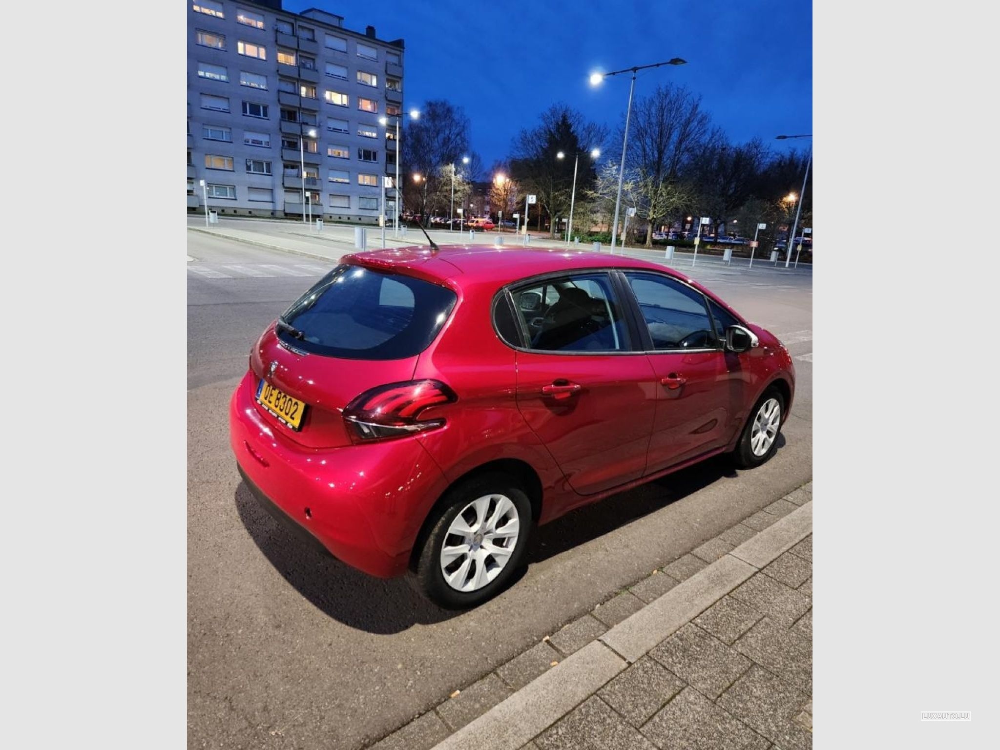 Peugeot 208 Rouge, moteur Essence et boite Manuelle, 95.000 Km - 6.700 ...