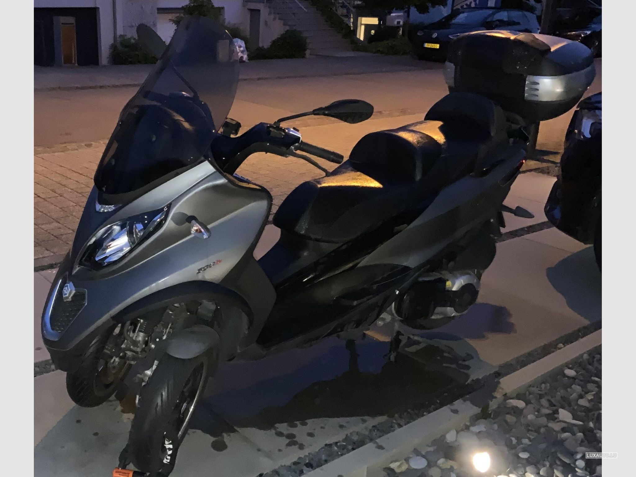 Piaggio MP3 MP3 LT 500ie Sport ABS ASR with matching top box / helmet bo