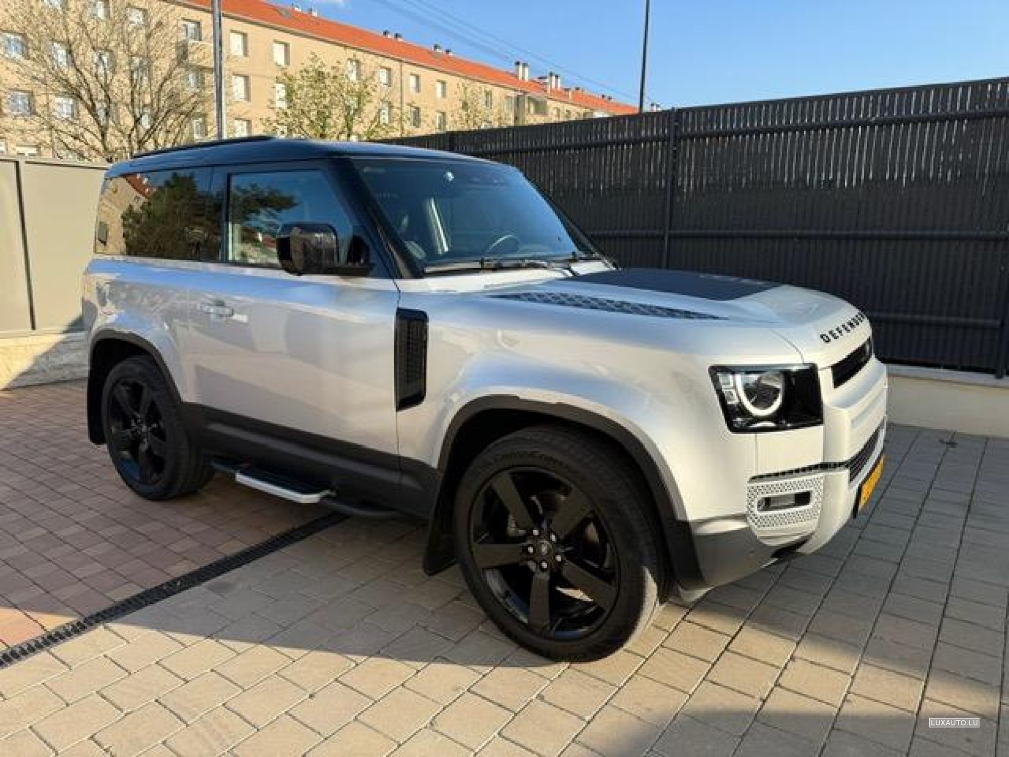 Land-Rover Defender X Dynamic SE 90X-D