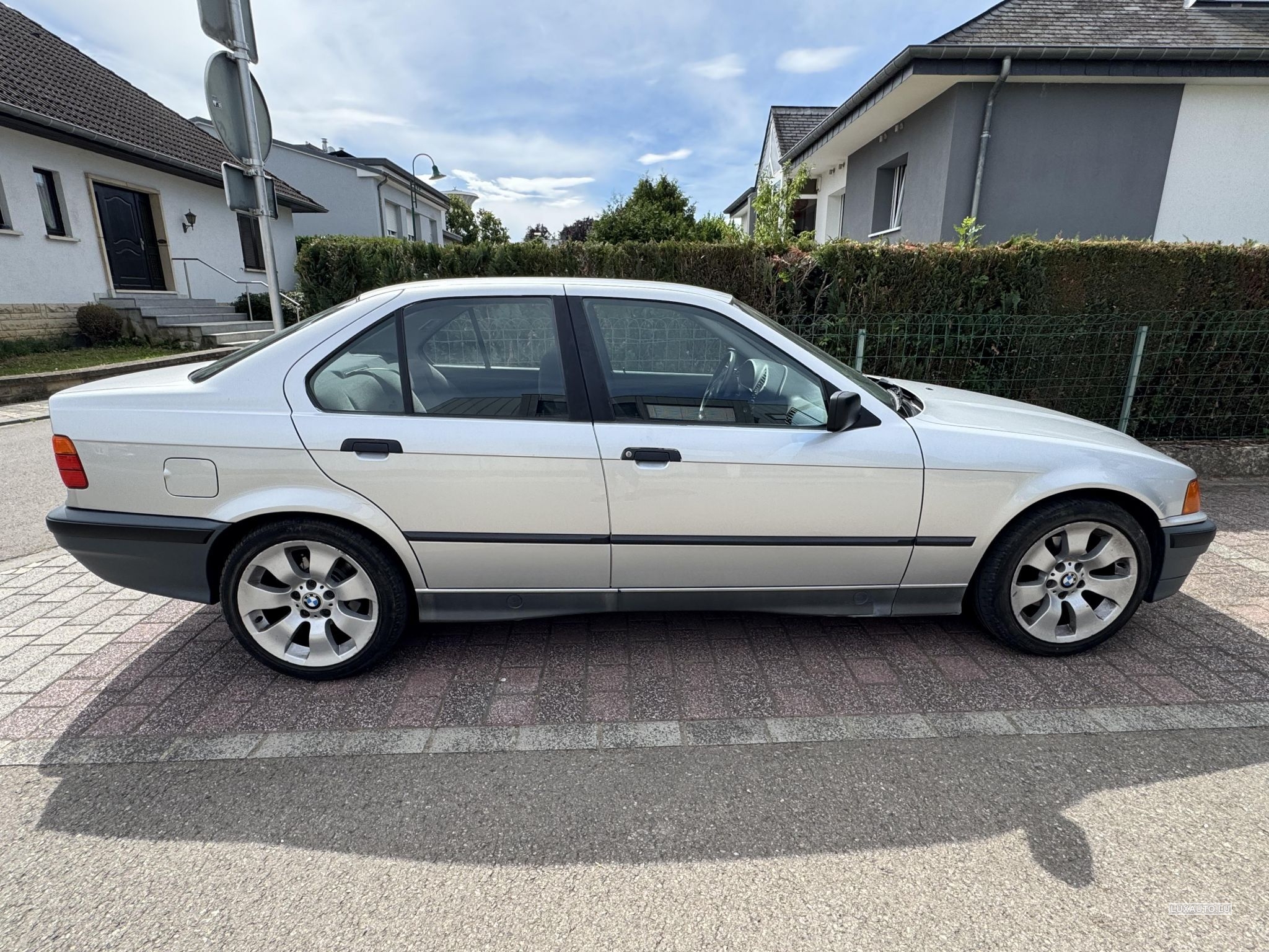BMW 325