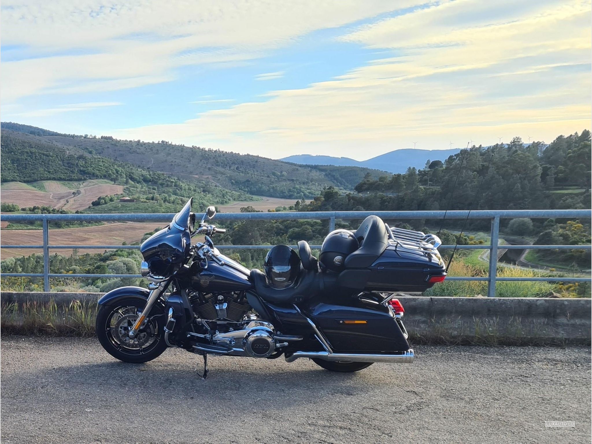 Harley-Davidson FLH Moto semi nova de garagem, com muito pouco uso, com apenas 1